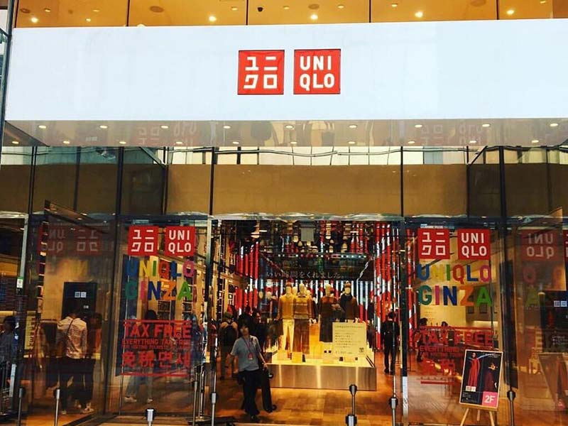 Uniqlo began to turn plastic bags into paper bags in September